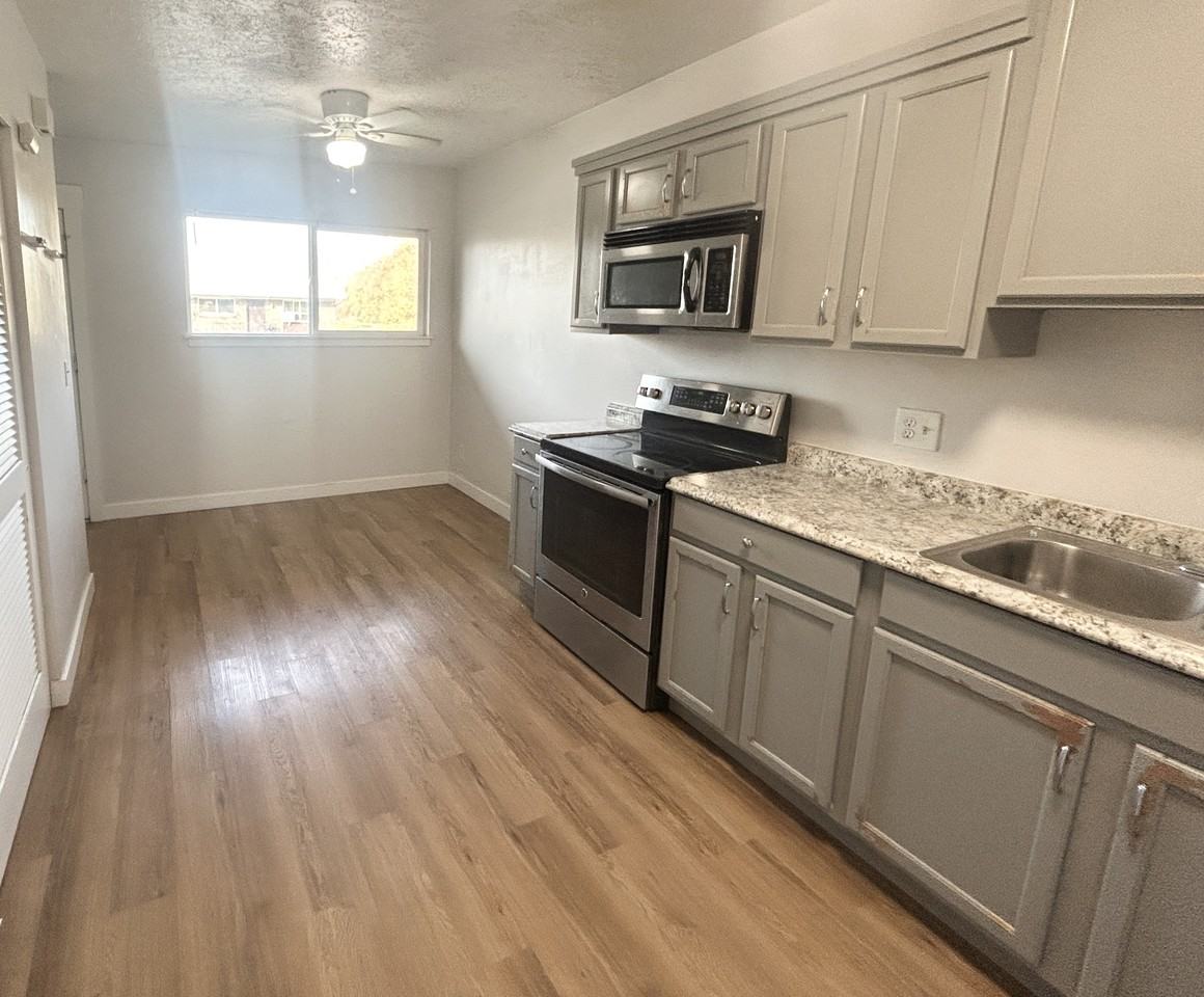 1601 W Ivy Cir #1 - Photo 5 of 13