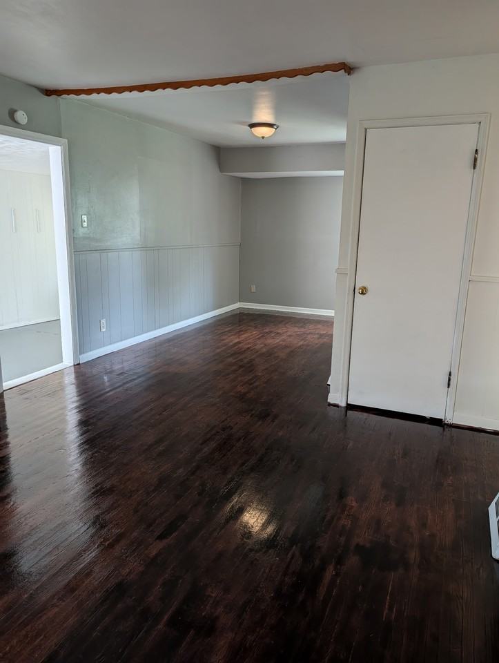 315 Banff Cir #1 - Photo 3 of 9