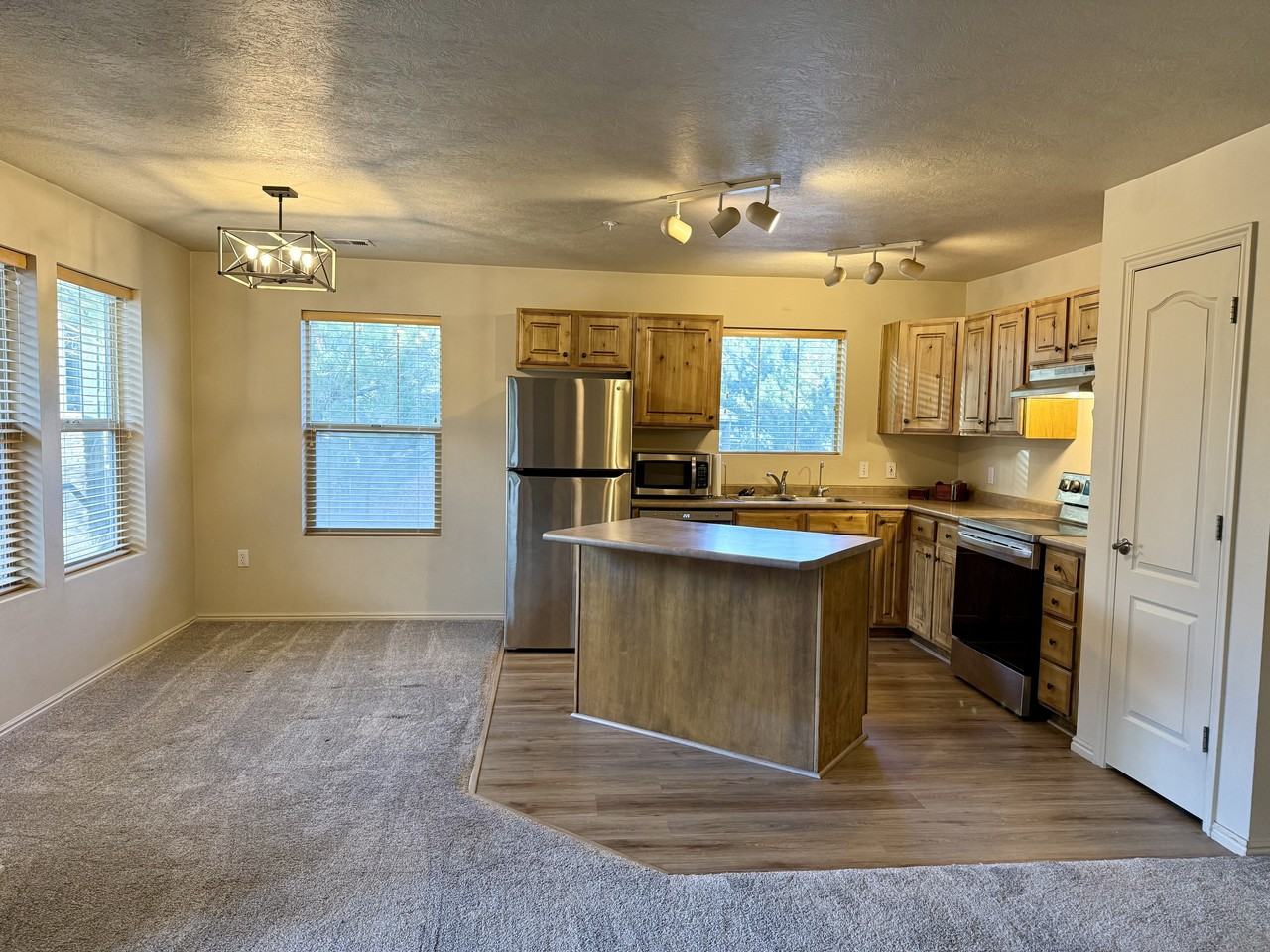 1820 W Fox Bay Dr #1 - Photo 4 of 36