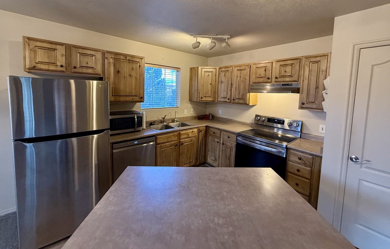 1820 W Fox Bay Dr #1 - Photo 5 of 36