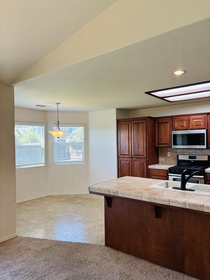 1407 W Burgundy Ct #1 - Photo 5 of 23