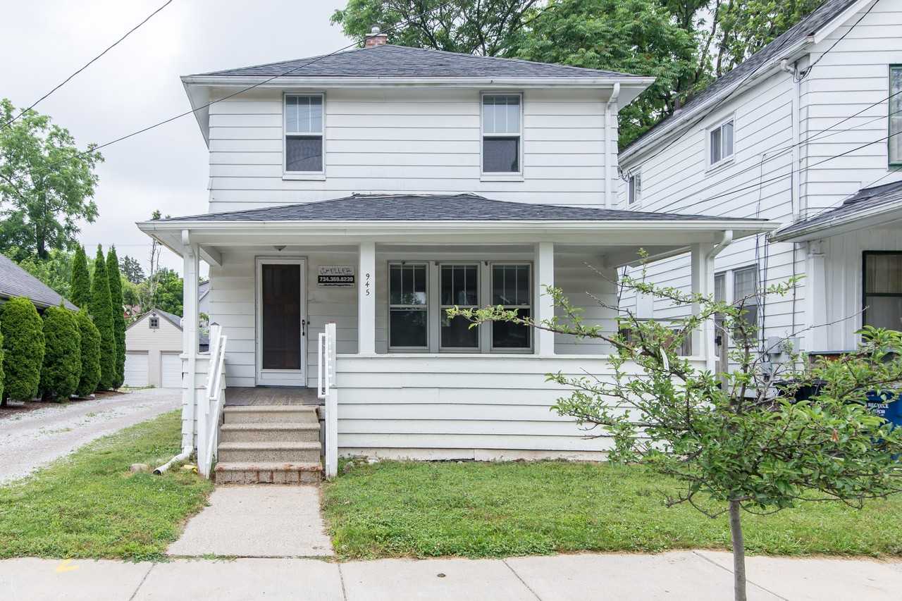 945 Woodlawn Avenue #1