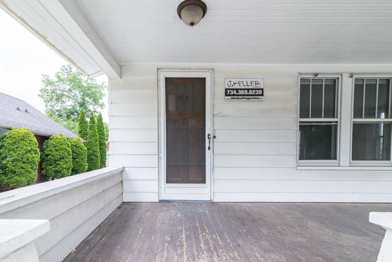 945 Woodlawn Ave #1 - Photo 4 of 29