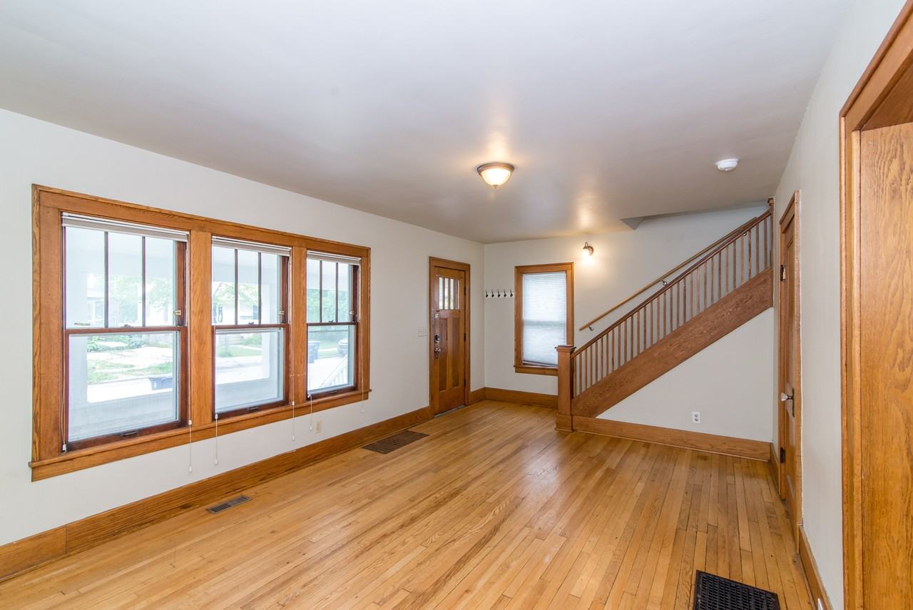 945 Woodlawn Ave #1 - Photo 7 of 29