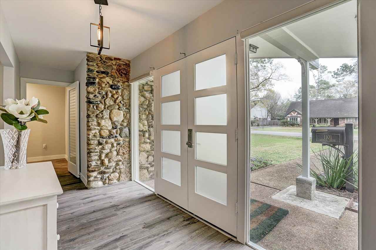 1101 Guinea Drive #1 - Photo 4 of 24