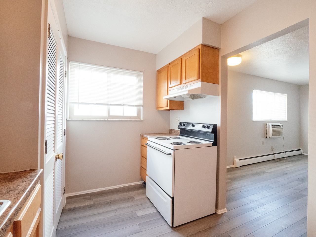 1956 1956 Lexington AvenueUnit 18 #18 - Photo 2 of 8