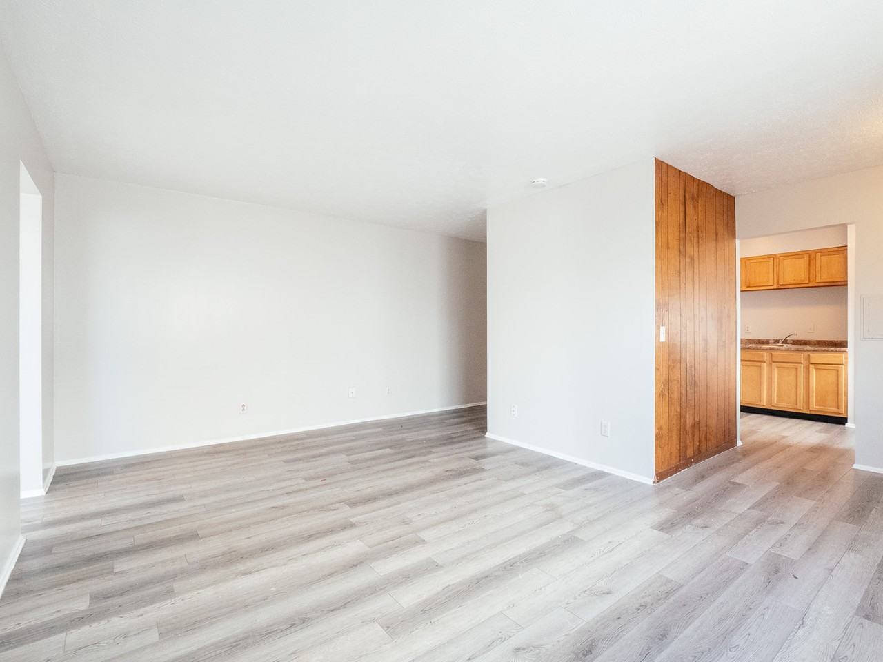 1956 1956 Lexington AvenueUnit 18 #18 - Photo 3 of 8