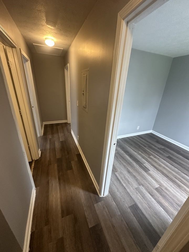 4005 4005 w. Market - 101 #101 - Photo 2 of 6