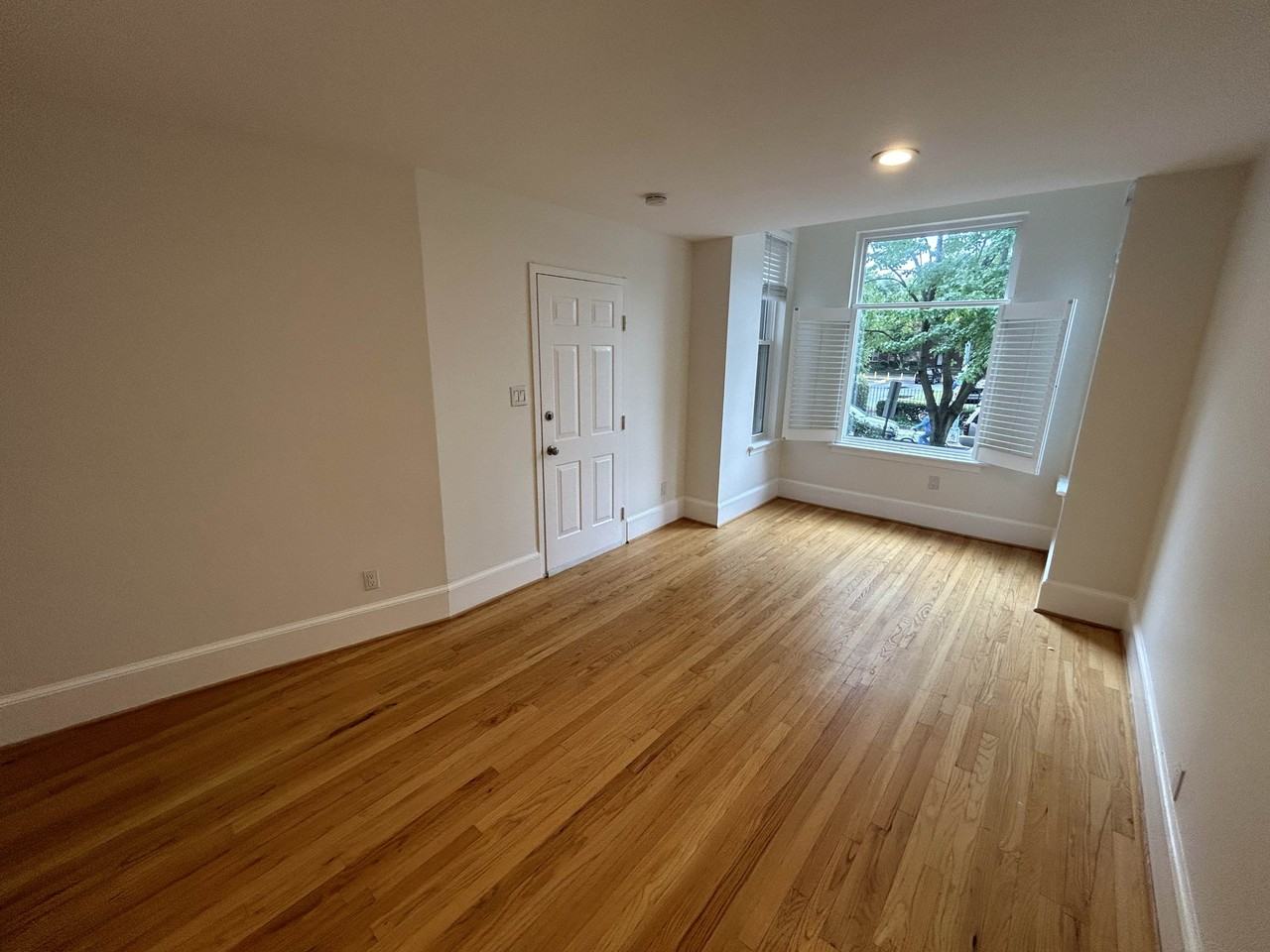 1439 Girard St Nw #2 - Photo 3 of 18