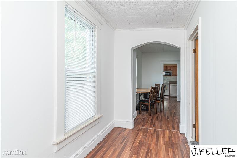 909 Woodlawn Avenue #1 - Photo 3 of 19