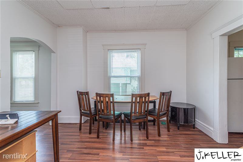 909 Woodlawn Avenue #1 - Photo 5 of 19