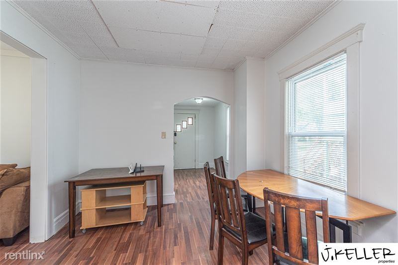 909 Woodlawn Avenue #1 - Photo 6 of 19