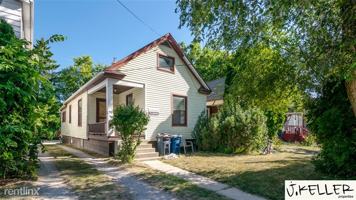 featured image of 911 Woodlawn Avenue #1