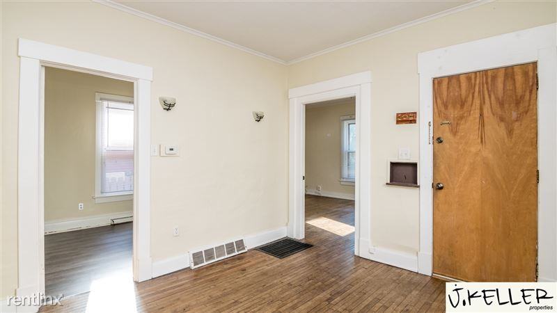 911 Woodlawn Avenue #1 - Photo 5 of 20