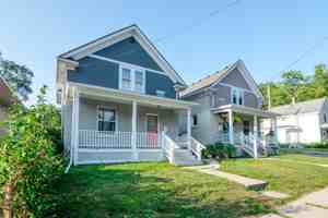 featured image of 221 W Mosley St #1