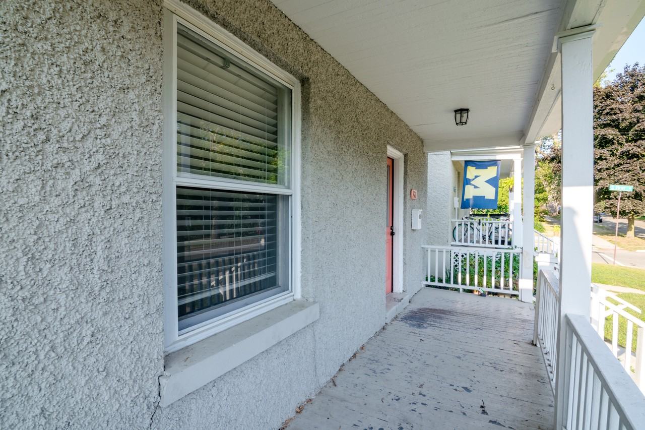 221 W Mosley St #1 - Photo 3 of 36