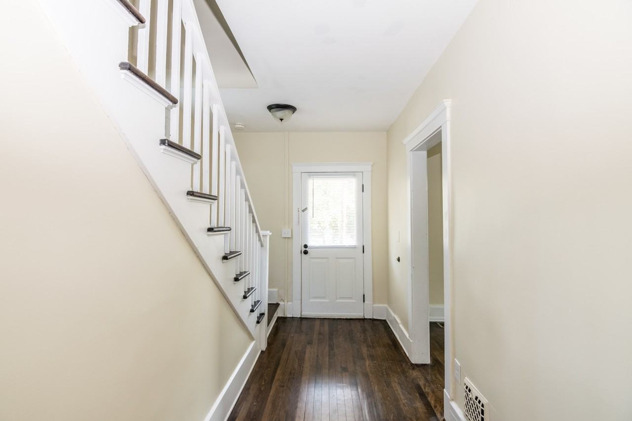 221 W Mosley St #1 - Photo 5 of 36