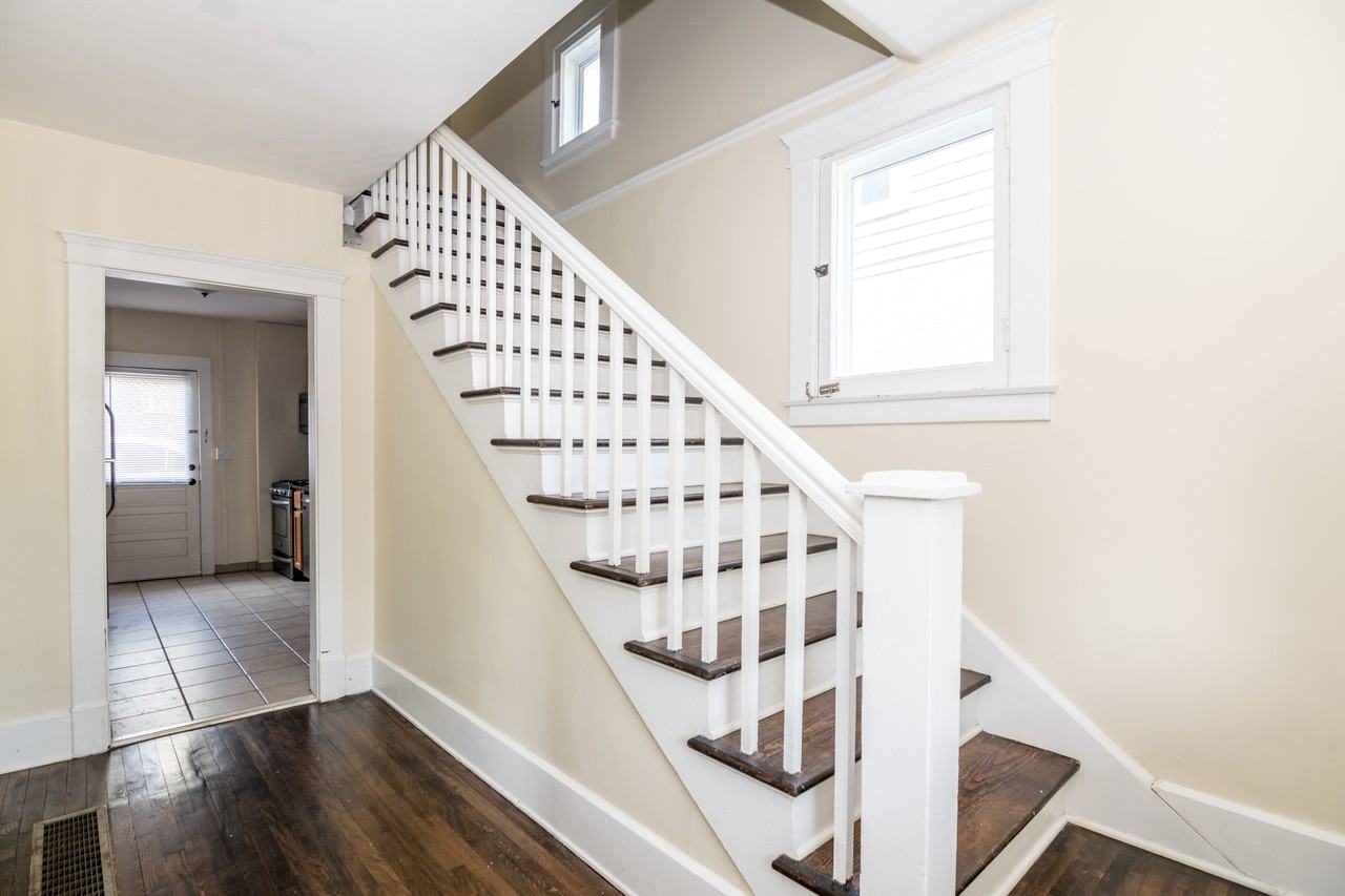 221 W Mosley St #1 - Photo 6 of 36