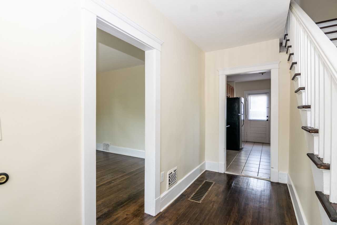 221 W Mosley St #1 - Photo 7 of 36