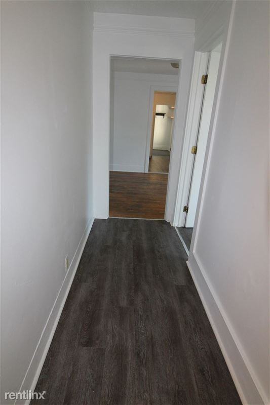 809 S Division St #1 - Photo 4 of 23