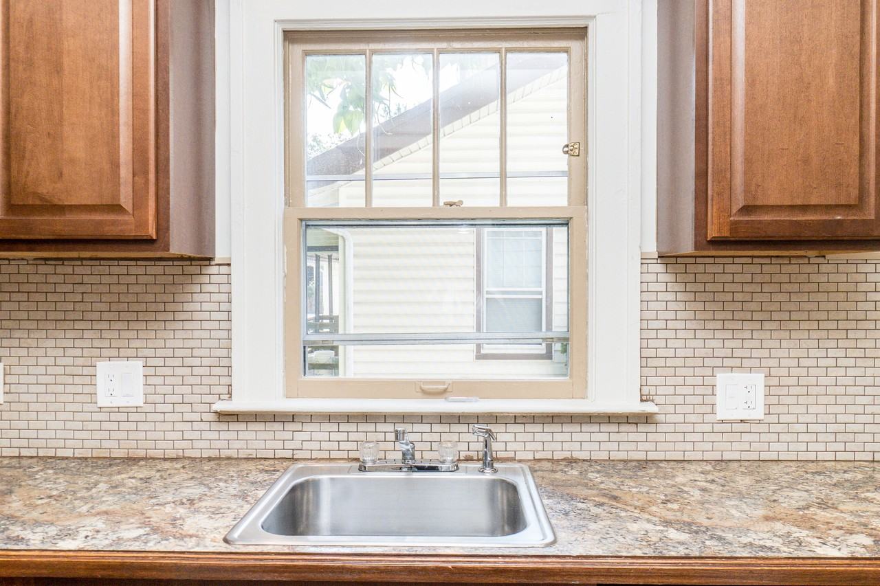 1014 Woodlawn Ave #1 - Photo 7 of 42