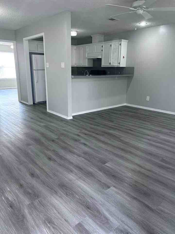 1604 West Mcintyre Street