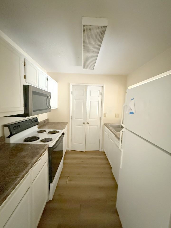 4975 Seven Pine Circle #1 - Photo 7 of 11