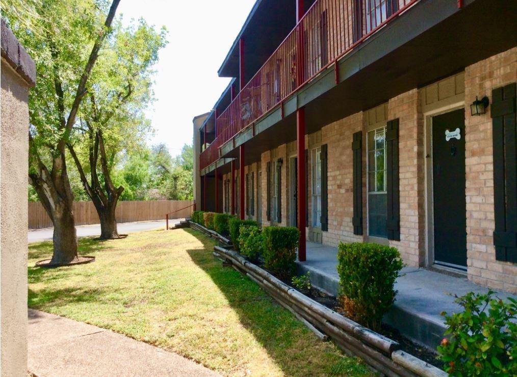 1415 W. Freddy Gonzalez - 33 #33 - Photo 3 of 3