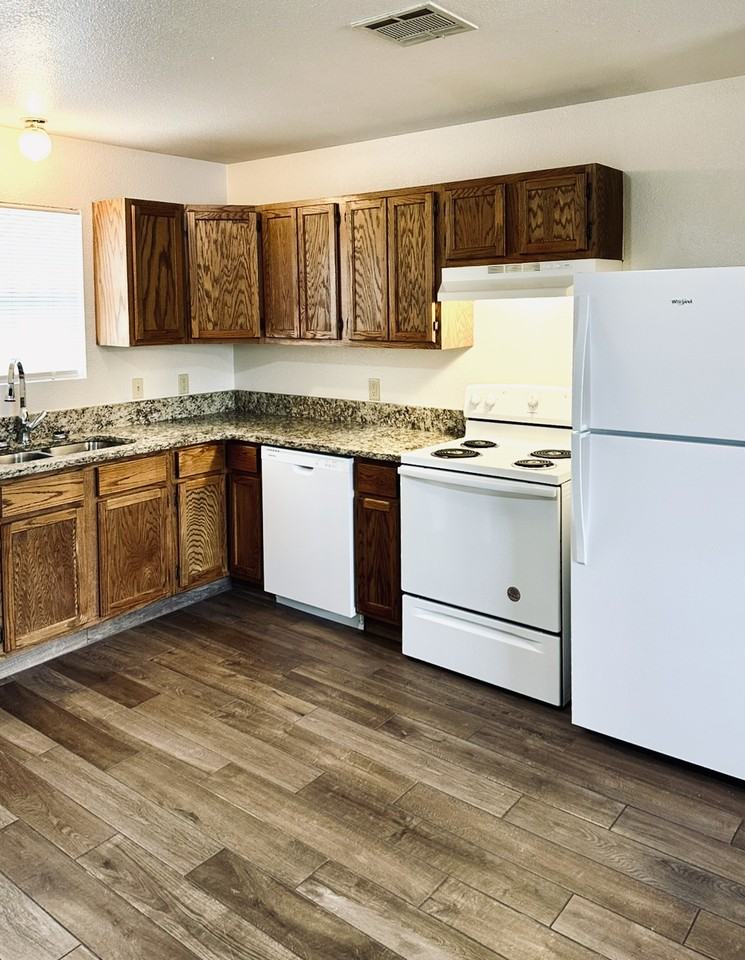 Arch St #505 - Photo 3 of 8