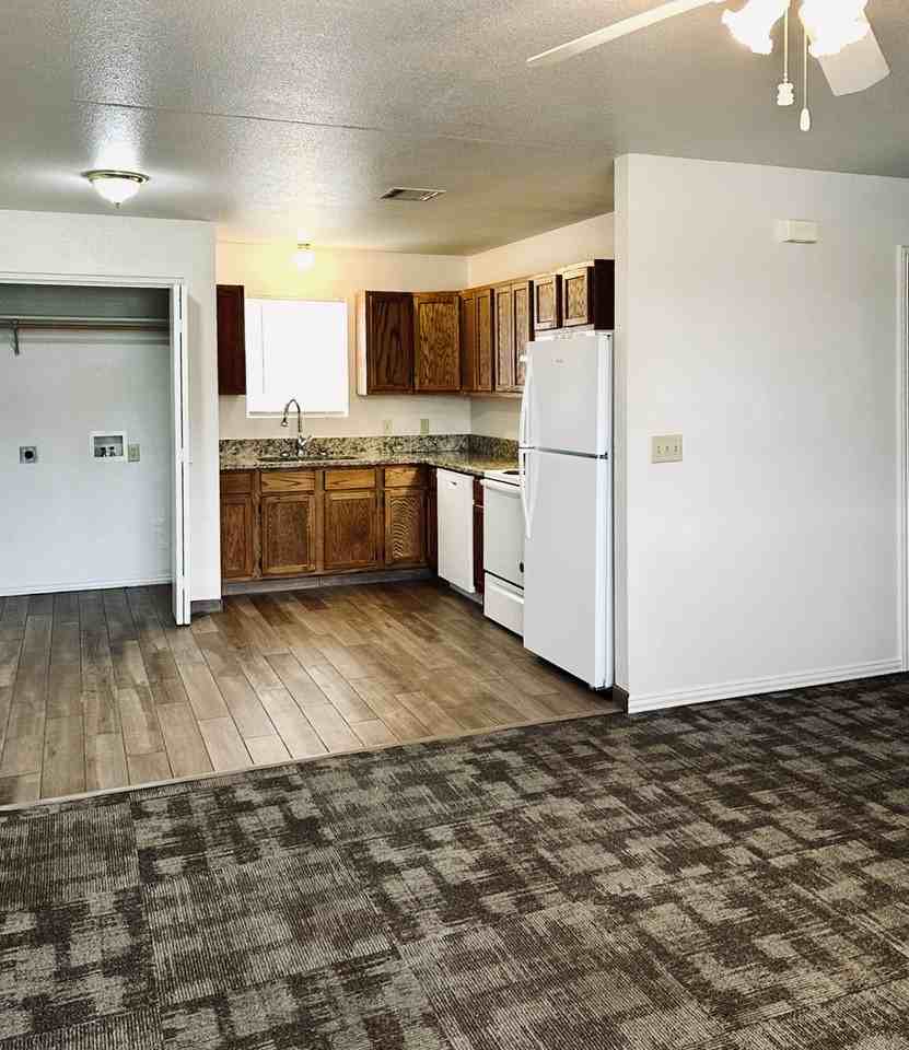 Arch St #505 - Photo 4 of 8