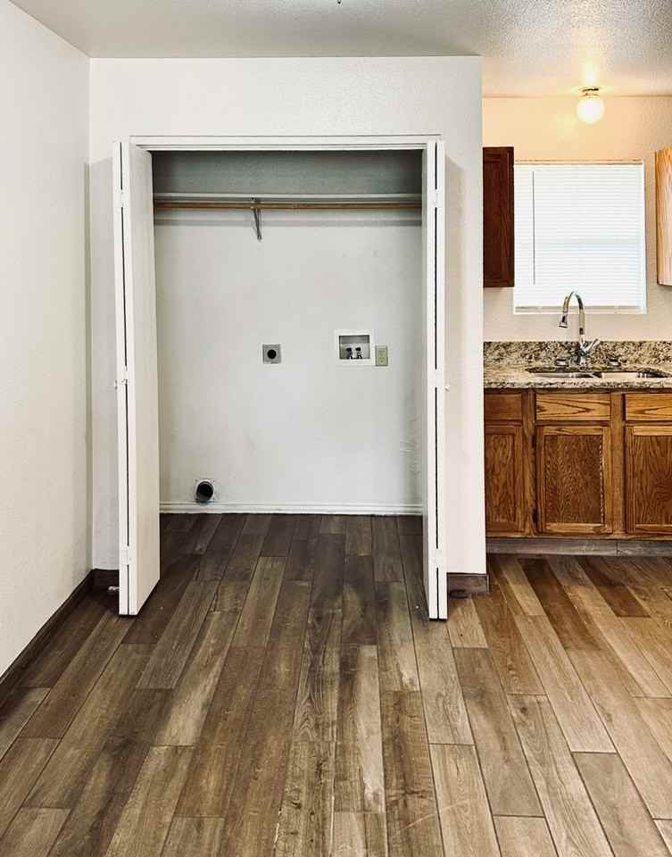 Arch St #505 - Photo 5 of 8