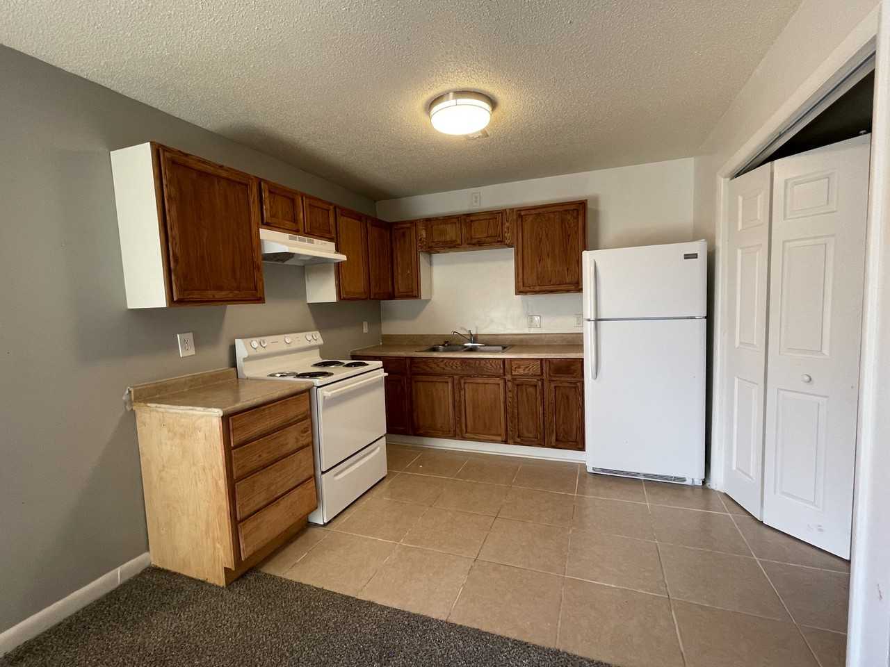 4514 4514 Bonnell Drive NorthwestUNIT B #1 - Photo 4 of 10