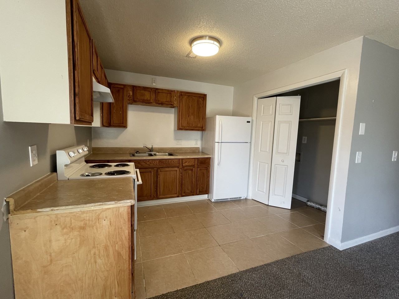 4514 4514 Bonnell Drive NorthwestUNIT B #1 - Photo 5 of 10