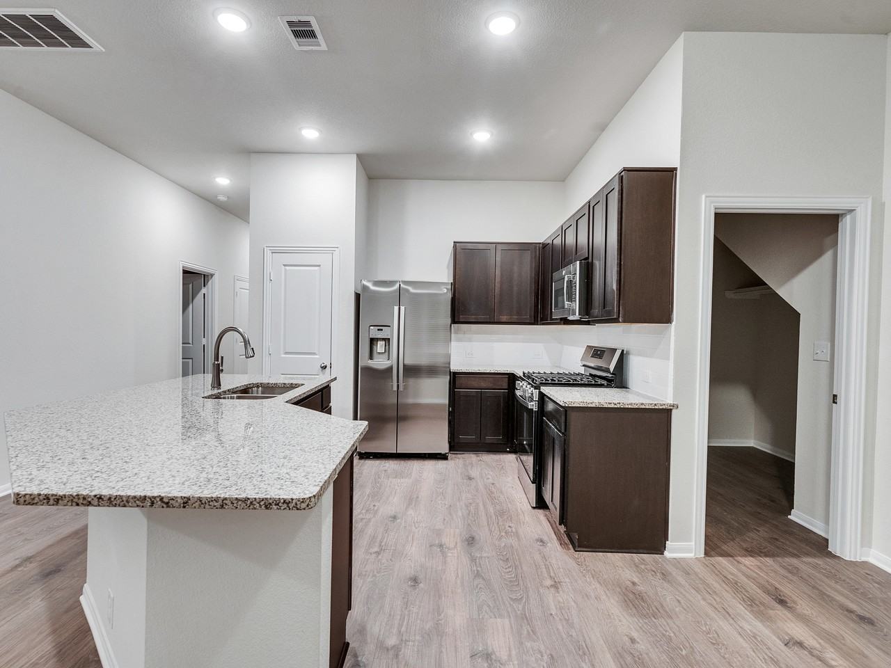 405 Magnolia Ln #405 - Photo 3 of 40