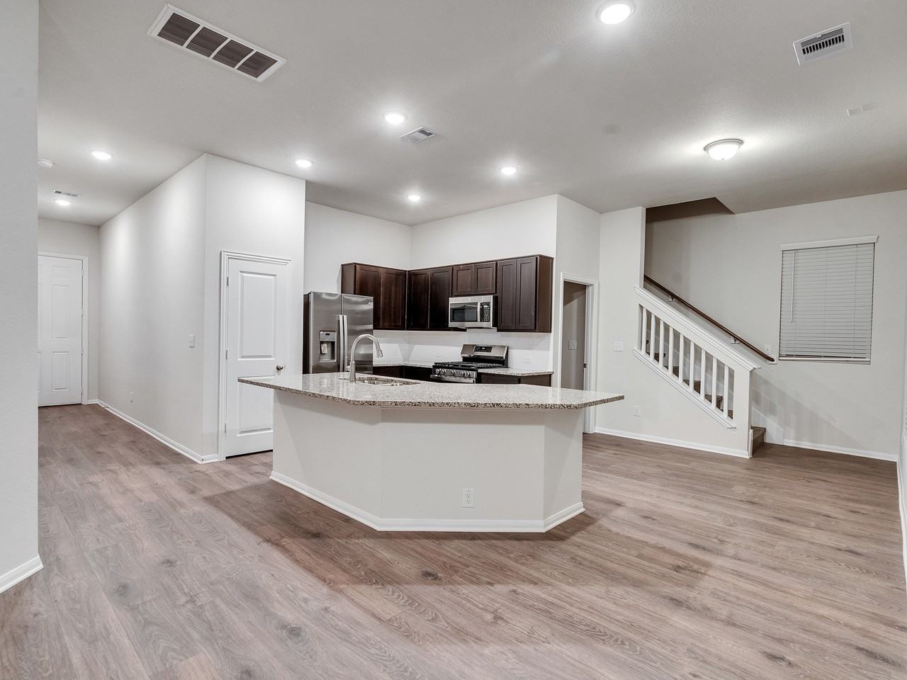 405 Magnolia Ln #405 - Photo 5 of 40