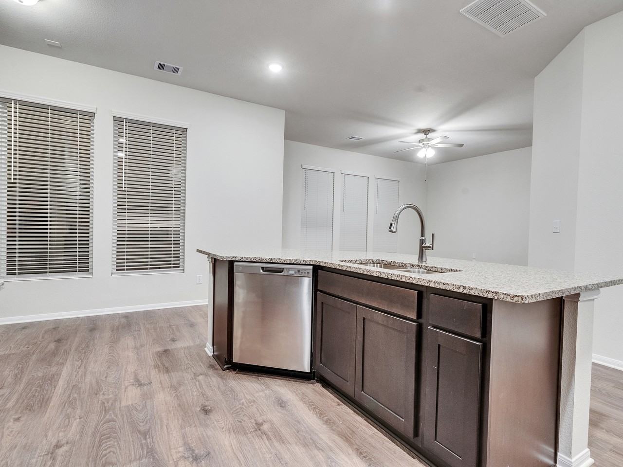 405 Magnolia Ln #405 - Photo 6 of 40