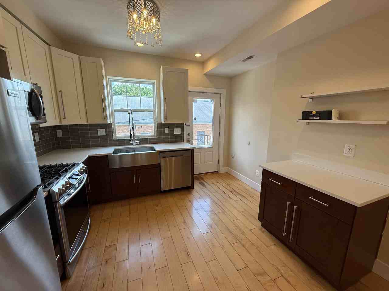 707 18th St Ne #1 - Photo 4 of 24