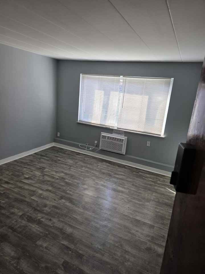 808 Elberon Ave #4 - Photo 3 of 5
