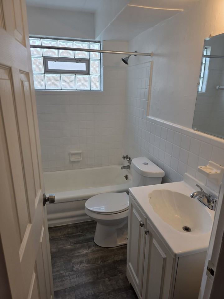808 Elberon Ave #4 - Photo 5 of 5