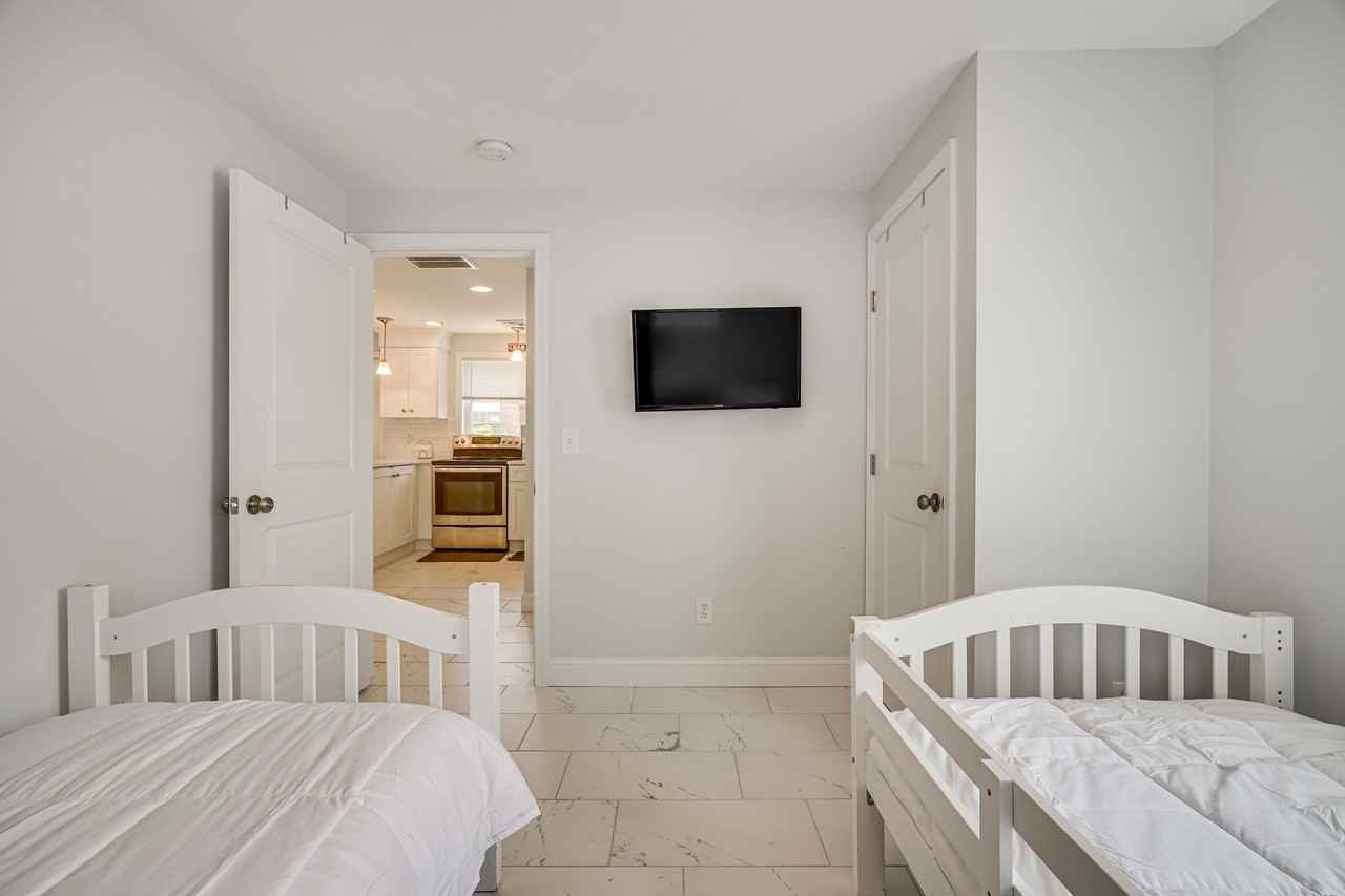 25 Biscayne Boulevard #1 - Photo 6 of 9