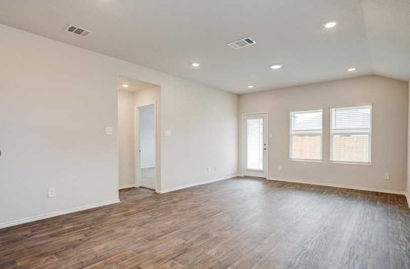 121 Roanwood Dr #1 - Photo 4 of 10