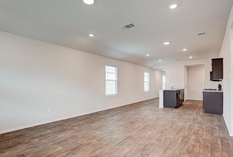 121 Roanwood Dr #1 - Photo 5 of 10