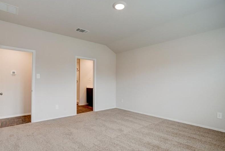 121 Roanwood Dr #1 - Photo 6 of 10