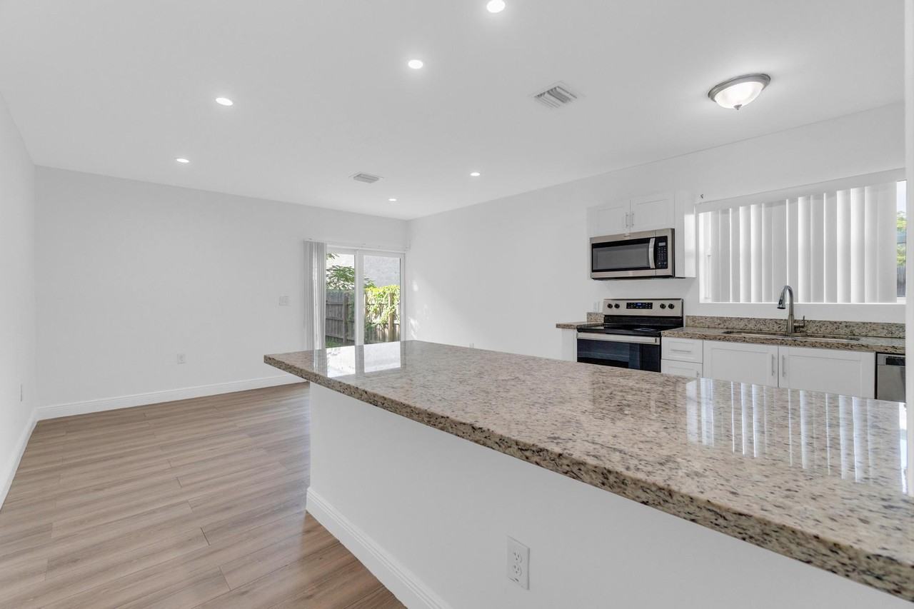 2176 Nw 64th St #2 - Photo 4 of 20