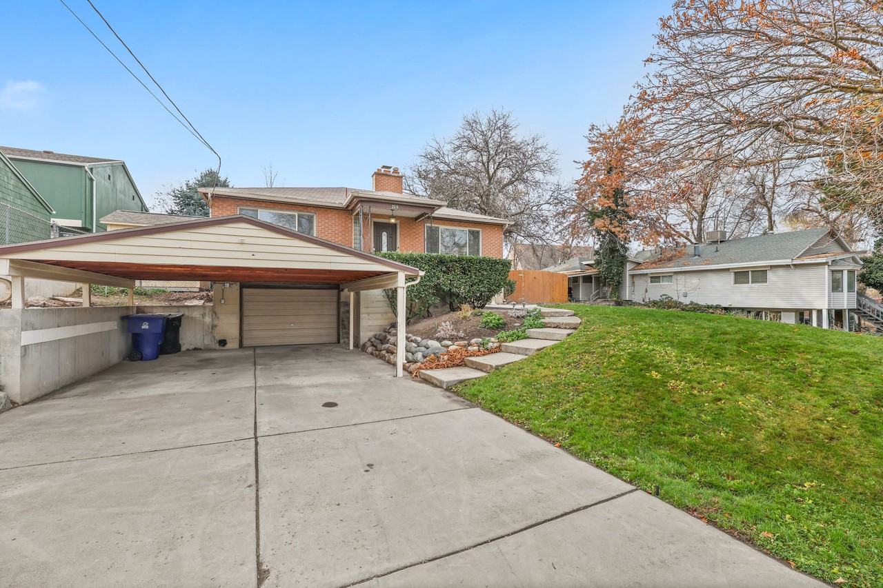 2576 East Wren Road #1 - Photo 2 of 26