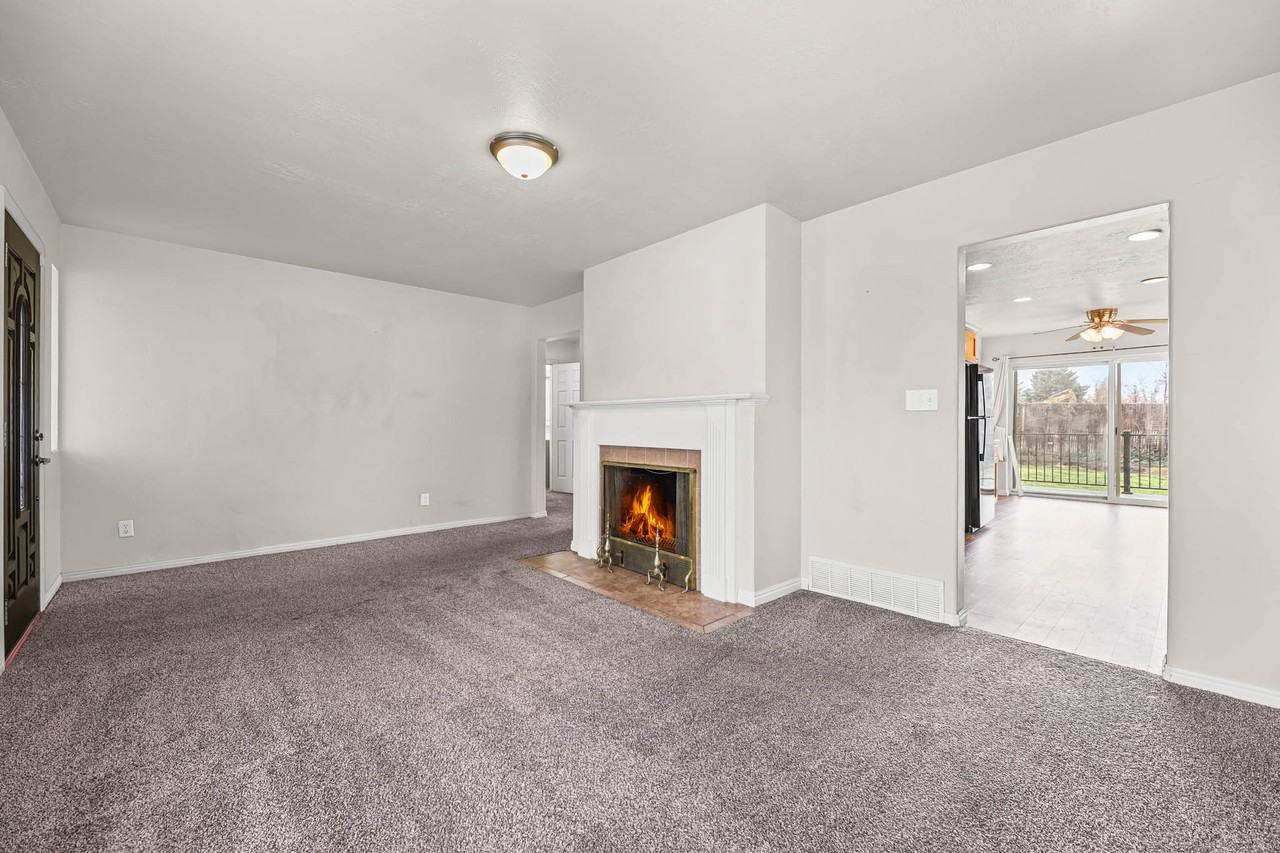 2576 East Wren Road #1 - Photo 4 of 26