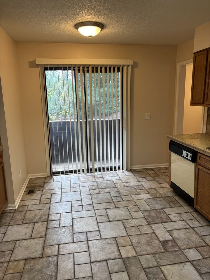 176 Kinloch Court #1 - Photo 5 of 24