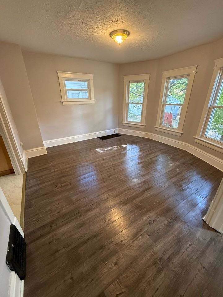 503 Spicer St #1 - Photo 3 of 9