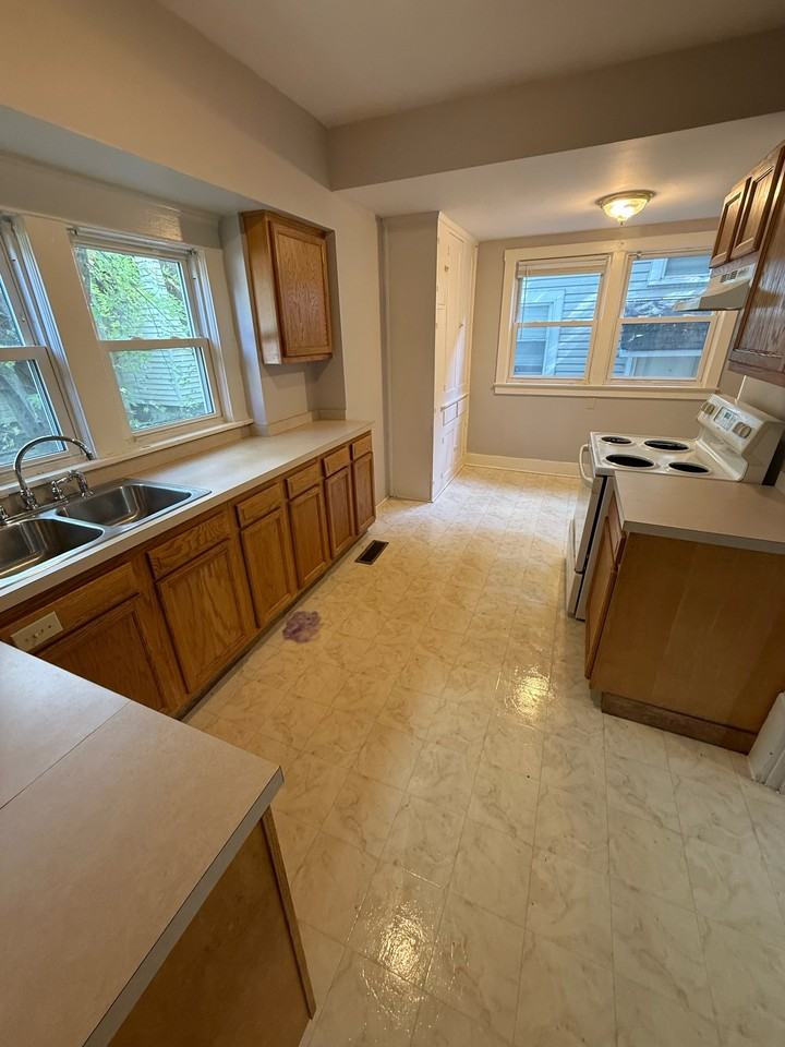 503 Spicer St #1 - Photo 4 of 9