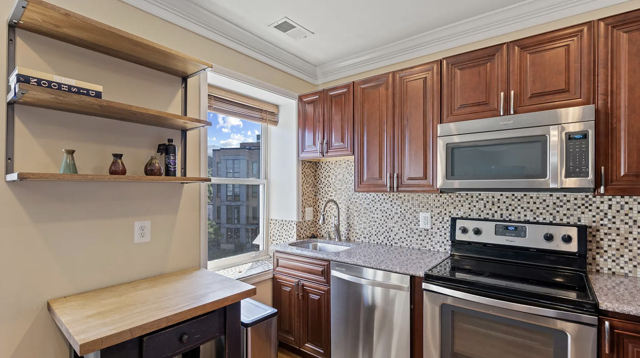 539 Florida Avenue Northwest #1 - Photo 4 of 18